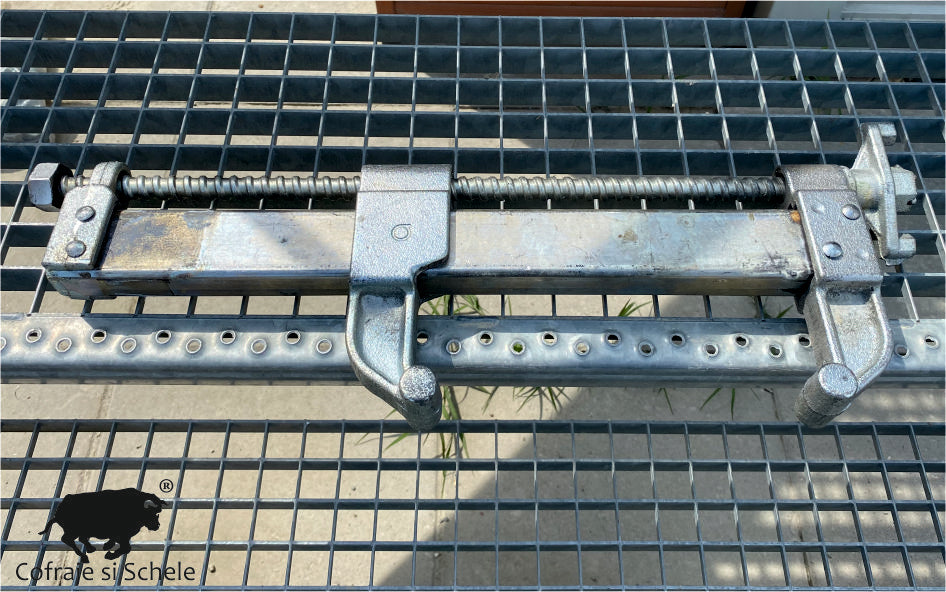 Cleste reglabil cofraje metalice tip Doka Frami